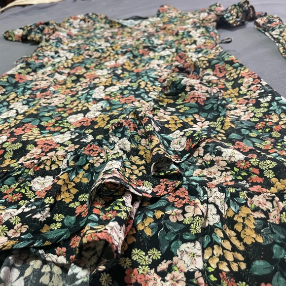 Dynamite Floral Dress - Picture 4 of 7